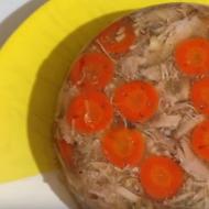 Jellied chicken paws: beneficial, harmful properties and recipes